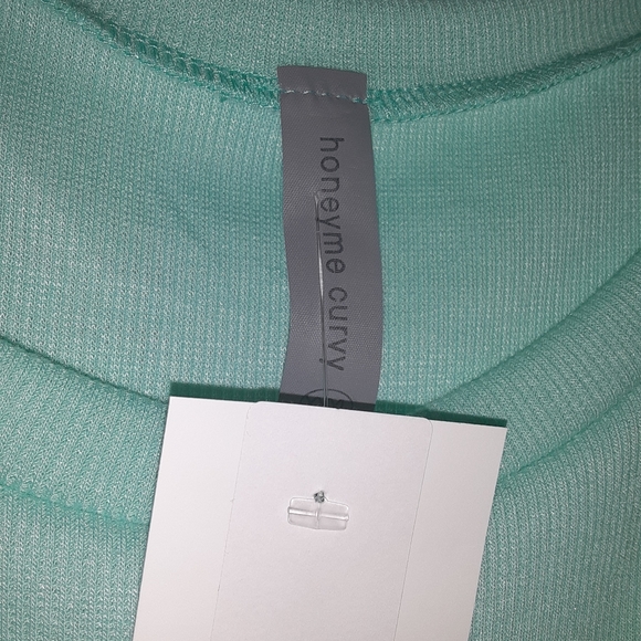 HoneyMeCurvy 3xl Mint Green Top with beautiful sleeve and hemline detail - Picture 5 of 5